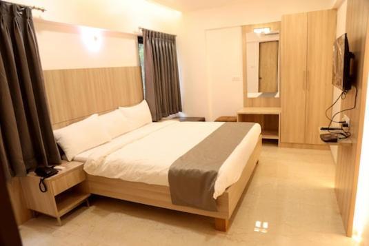 Mudra, Kondhwa Hotel